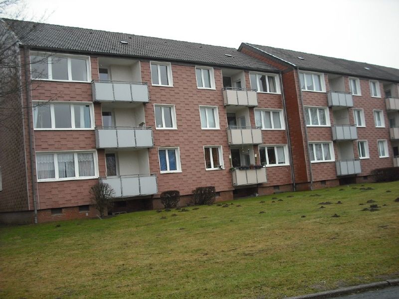 Frisch sanierte 4 Zimmerwohnung mit Balkon, Einbauküche und Keller