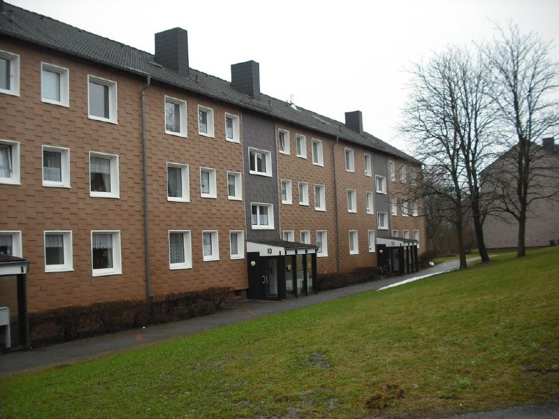 Sanierte 4 Zimmerwohnung im Erdgeschoss mit Dusche , Balkon und Keller