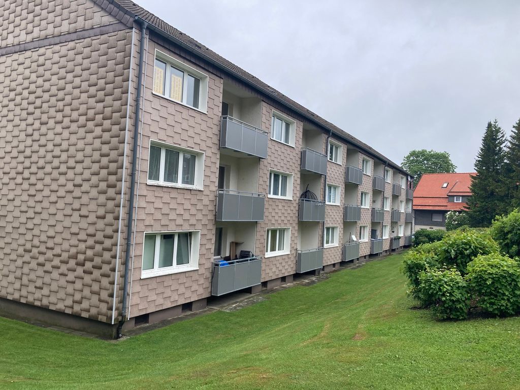 3-Zimmer-Wohnung im EG mit Einbauküche und Balkon