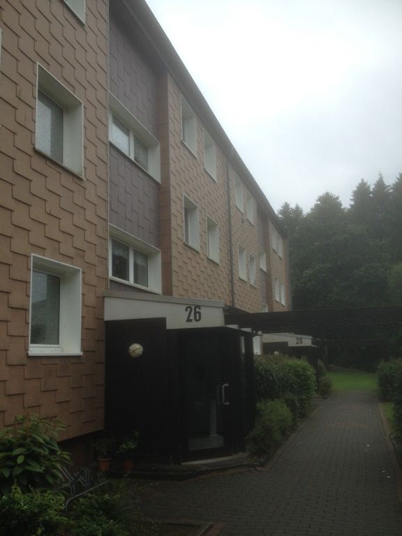 Sanierte 4 Zimmerwohnung im Erdgeschoss mit Dusche , Balkon und Keller